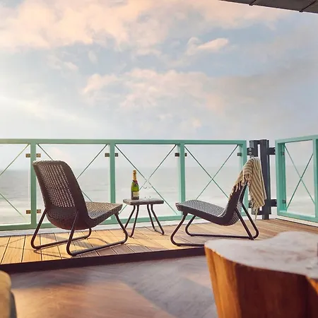 호텔 Beachhouse 4*