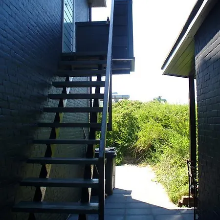 Beachhouse 2 *